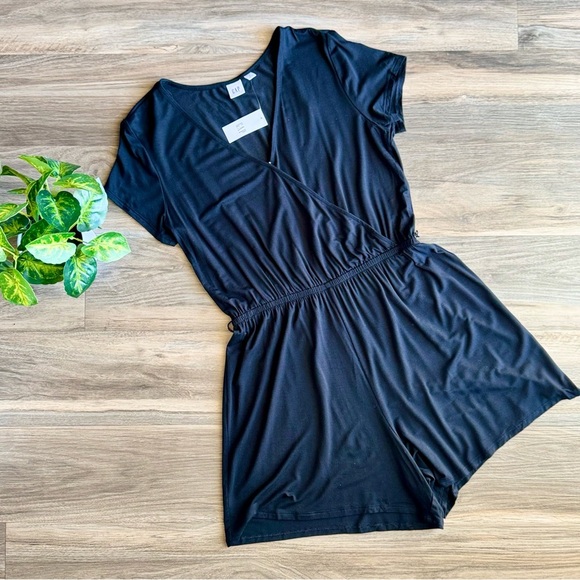 GAP Black Short Sleeve Tie Waist Wrap Romper | V-Neck Knit One Piece Size S - Picture 13 of 13